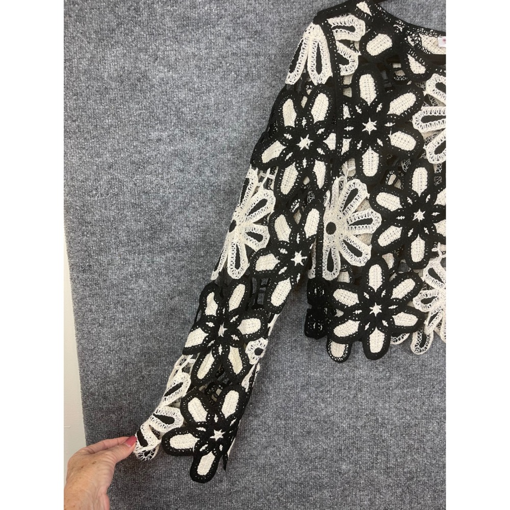 American Flirt Crochet Top Womens Large Black White Excellent Floral Long Sleeve - Picture 3 of 12